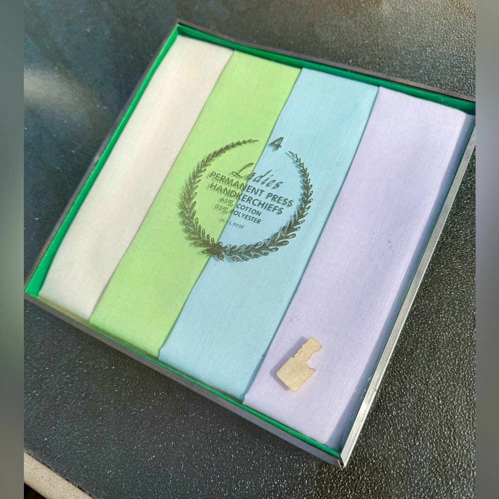 Ladies Permanent Press Handkerchiefs Set Original Box 1960s Gift